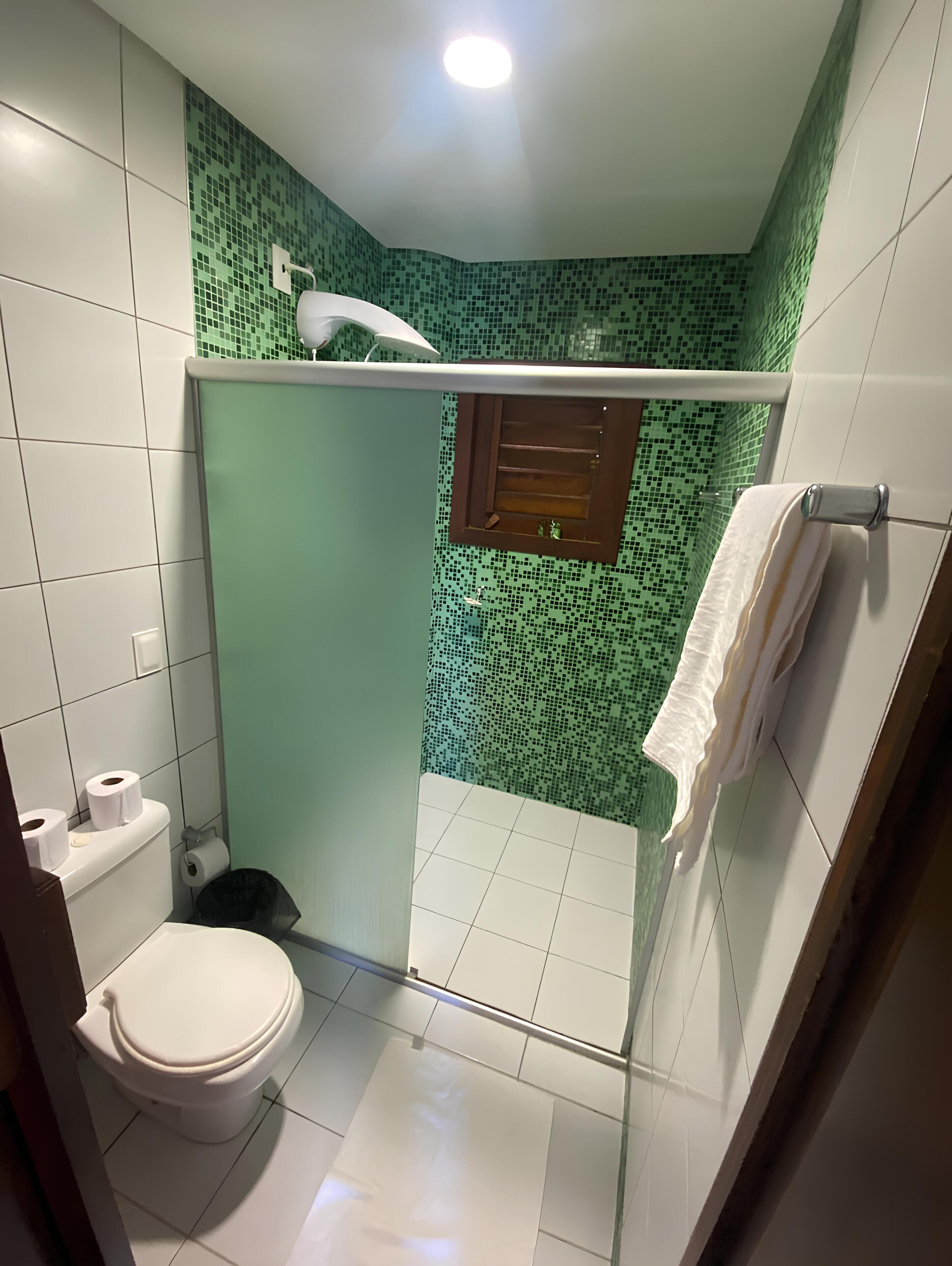 suíte deluxe com vista do mar | bathroom | shower, free toiletries, towels