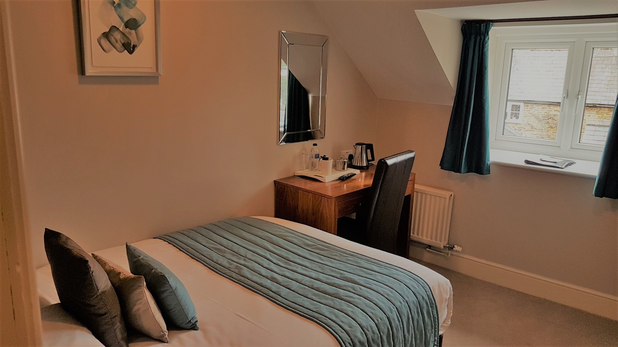 single room | desk, free wifi, bed sheets