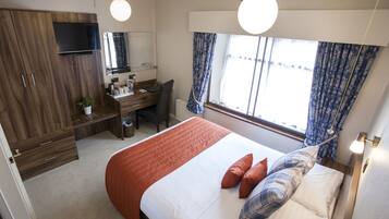 Double Room | Desk, free WiFi, bed sheets