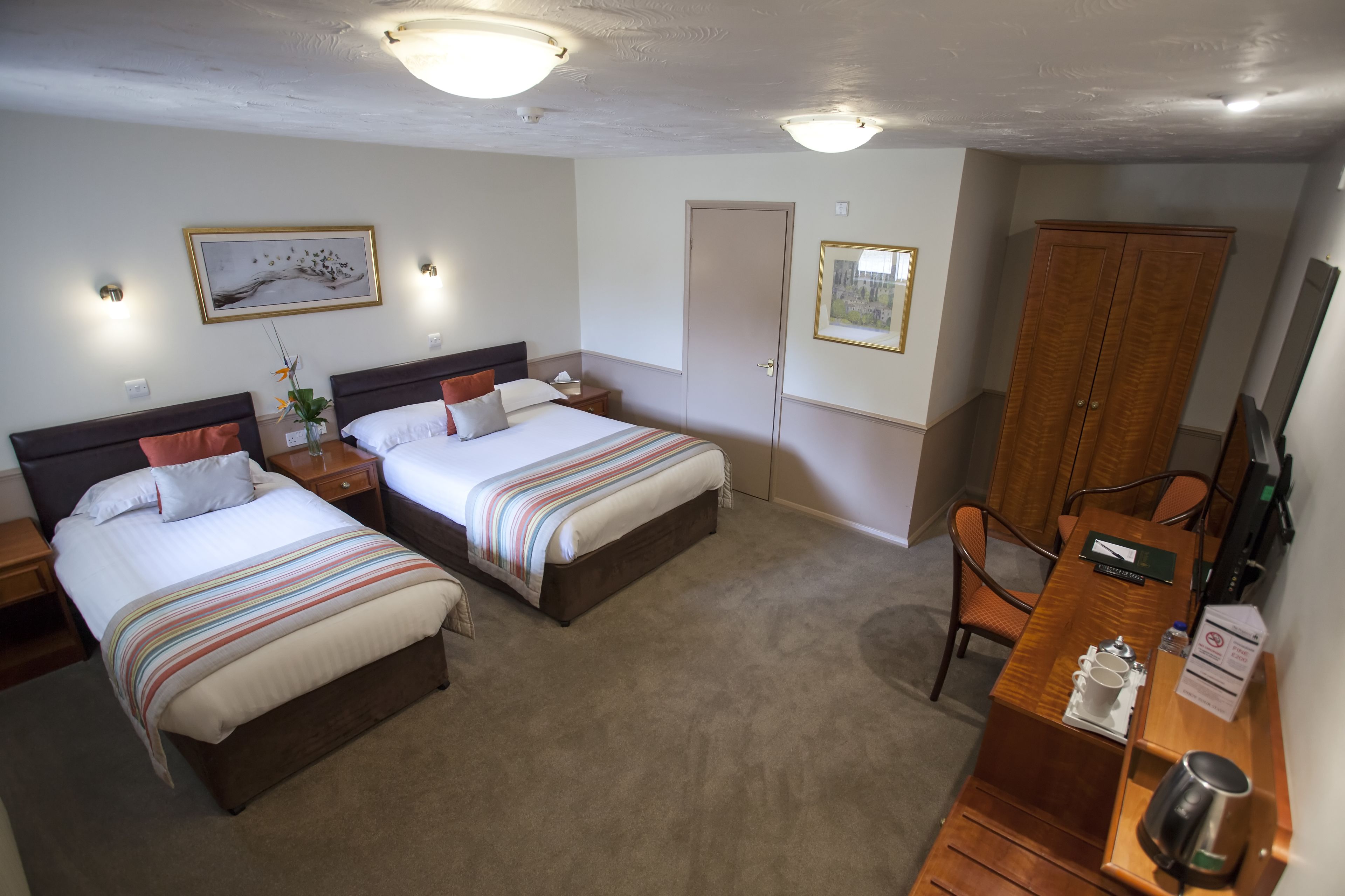 family room (courtyard) | desk, free wifi, bed sheets