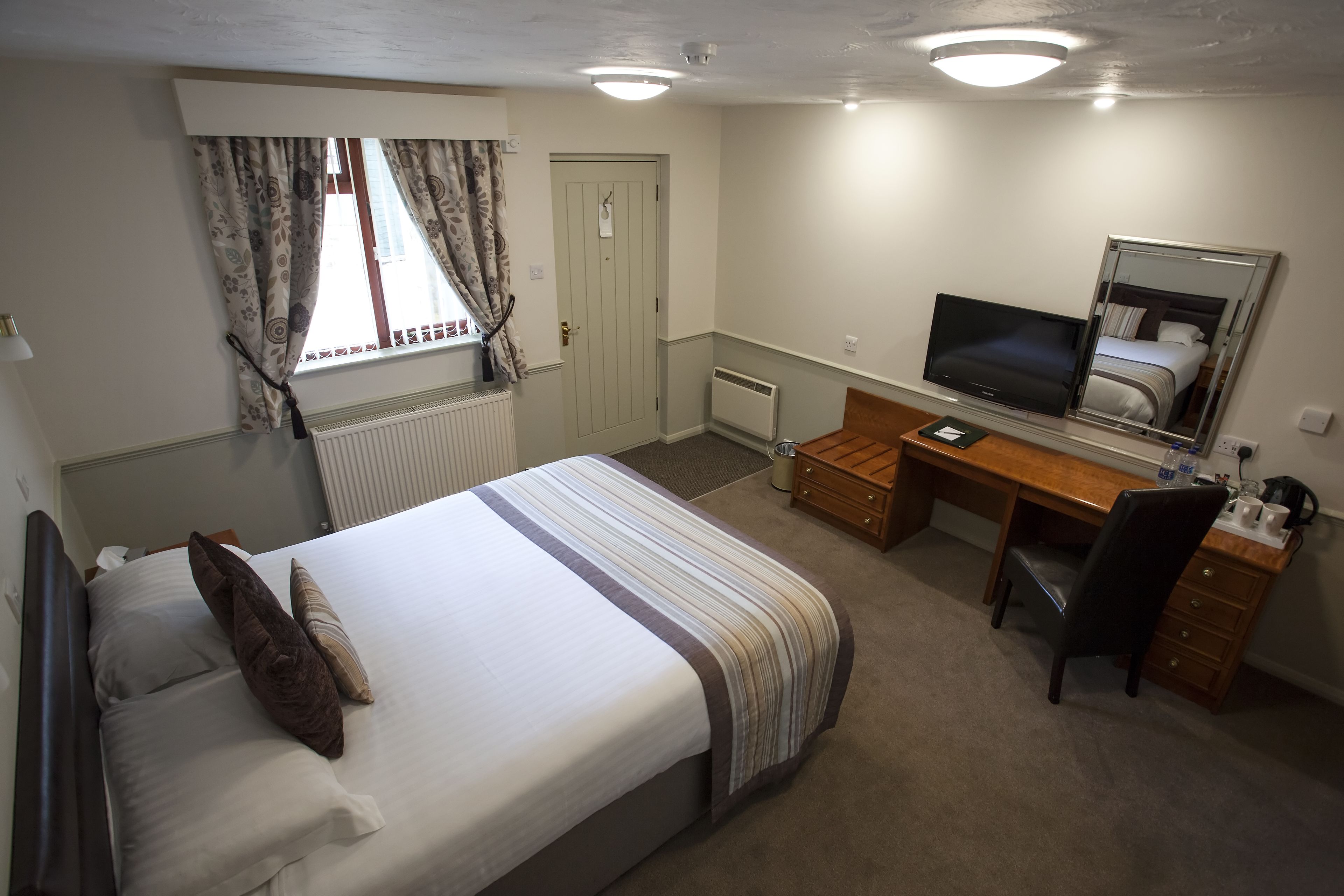 room, 1 king bed (ground floor) | desk, free wifi, bed sheets