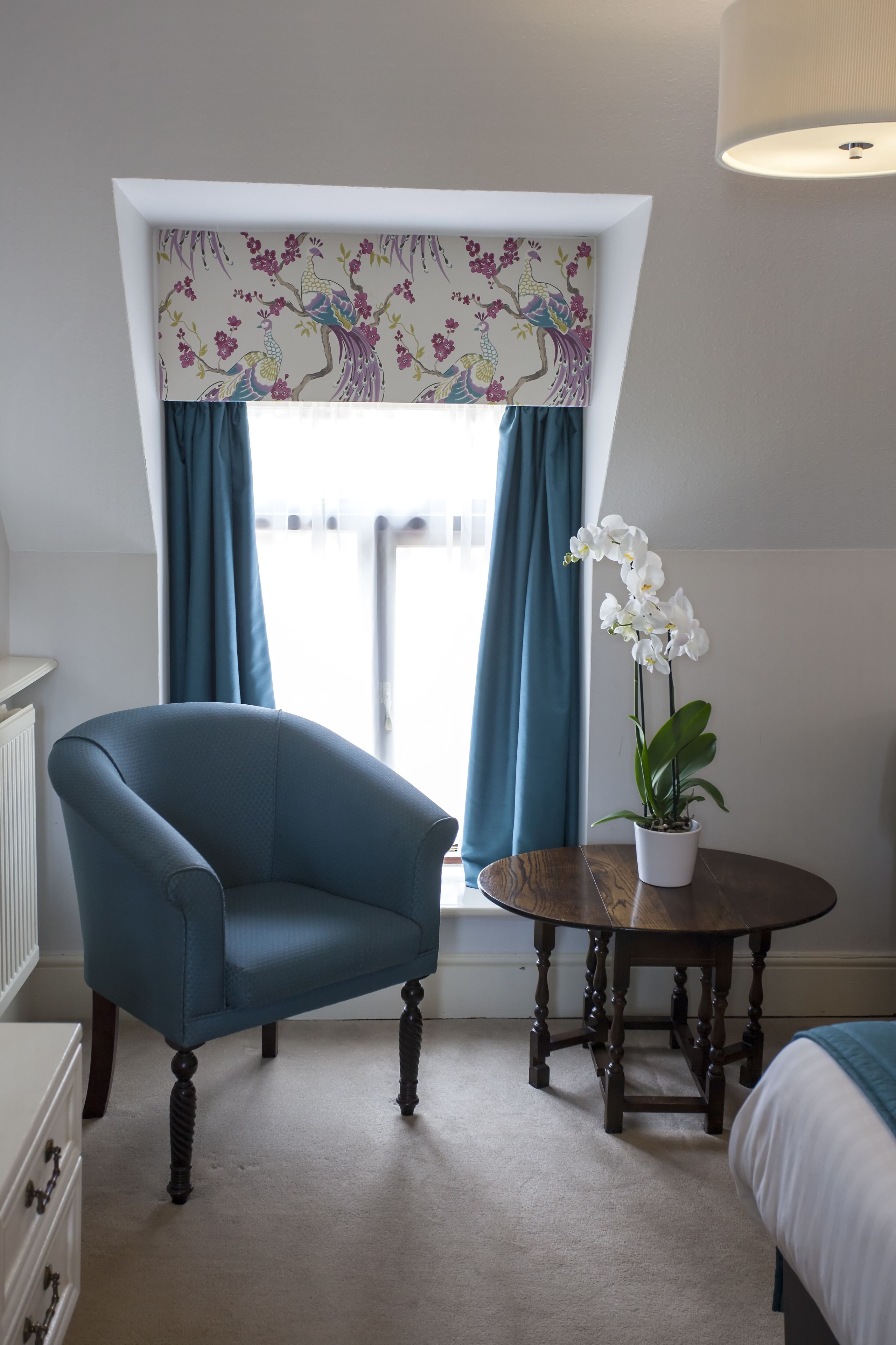 family room | desk, free wifi, bed sheets