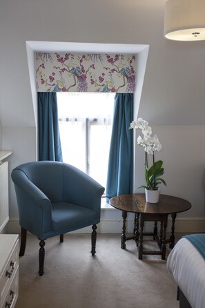 Desk, free WiFi, bed sheets - The Poplars Moulton (Northampton)