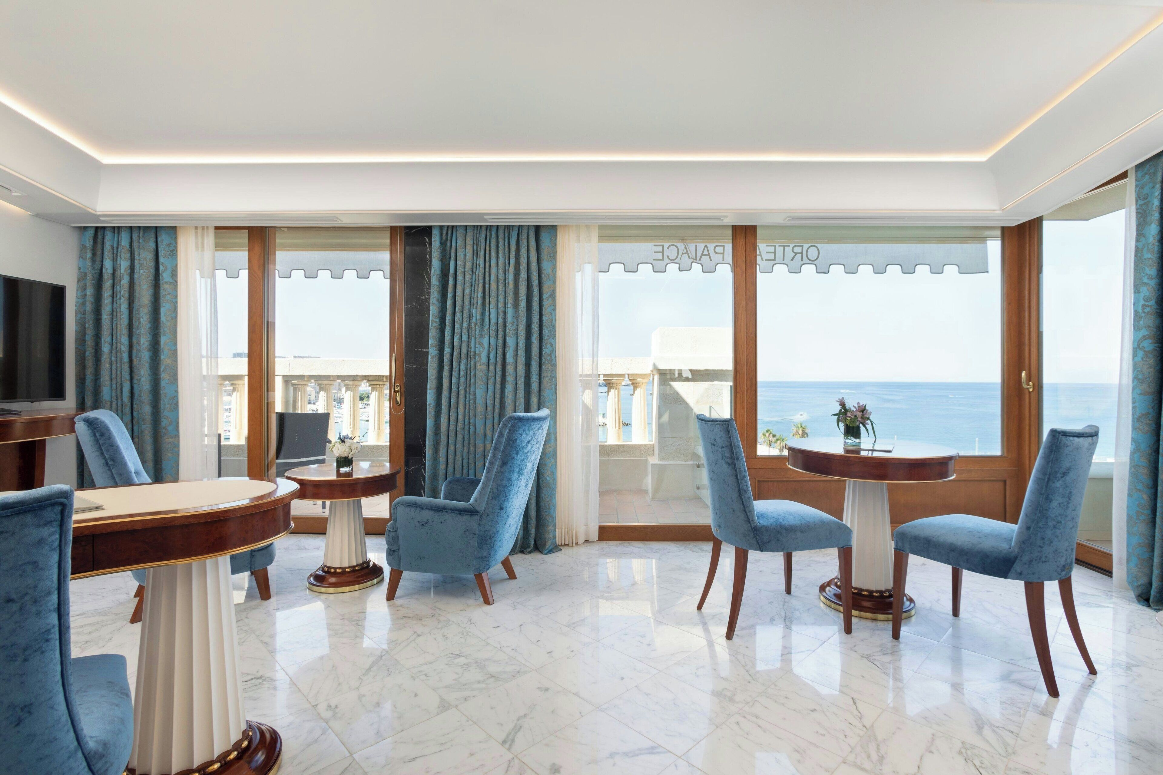 signature suite, 1 king bed, non smoking, sea view (balcony) | lounge | wine bar
