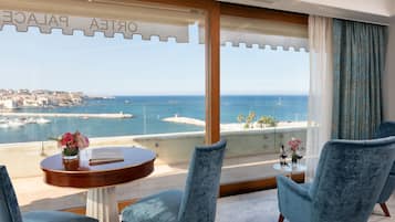 高級寝具、ミニバー、セーフティボックス (室内)、客室ごとに異なる装飾