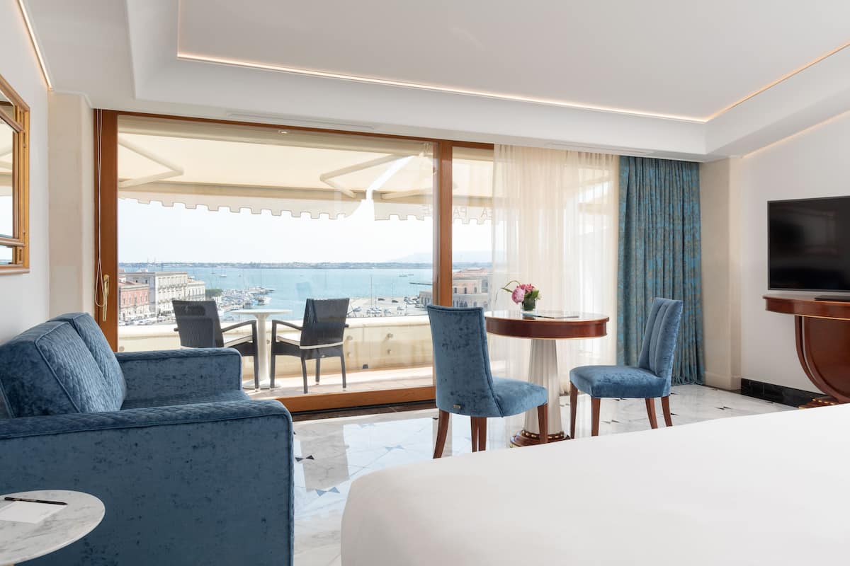 1 bedroom, premium bedding, minibar, in-room safe