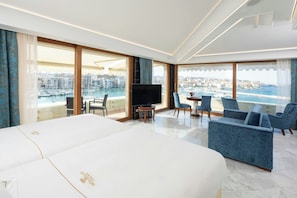 Suite Signature, 1 très grand lit, non-fumeurs, vue mer (Balcony) | Literie de qualité supérieure, minibar, coffres-forts dans les chambres