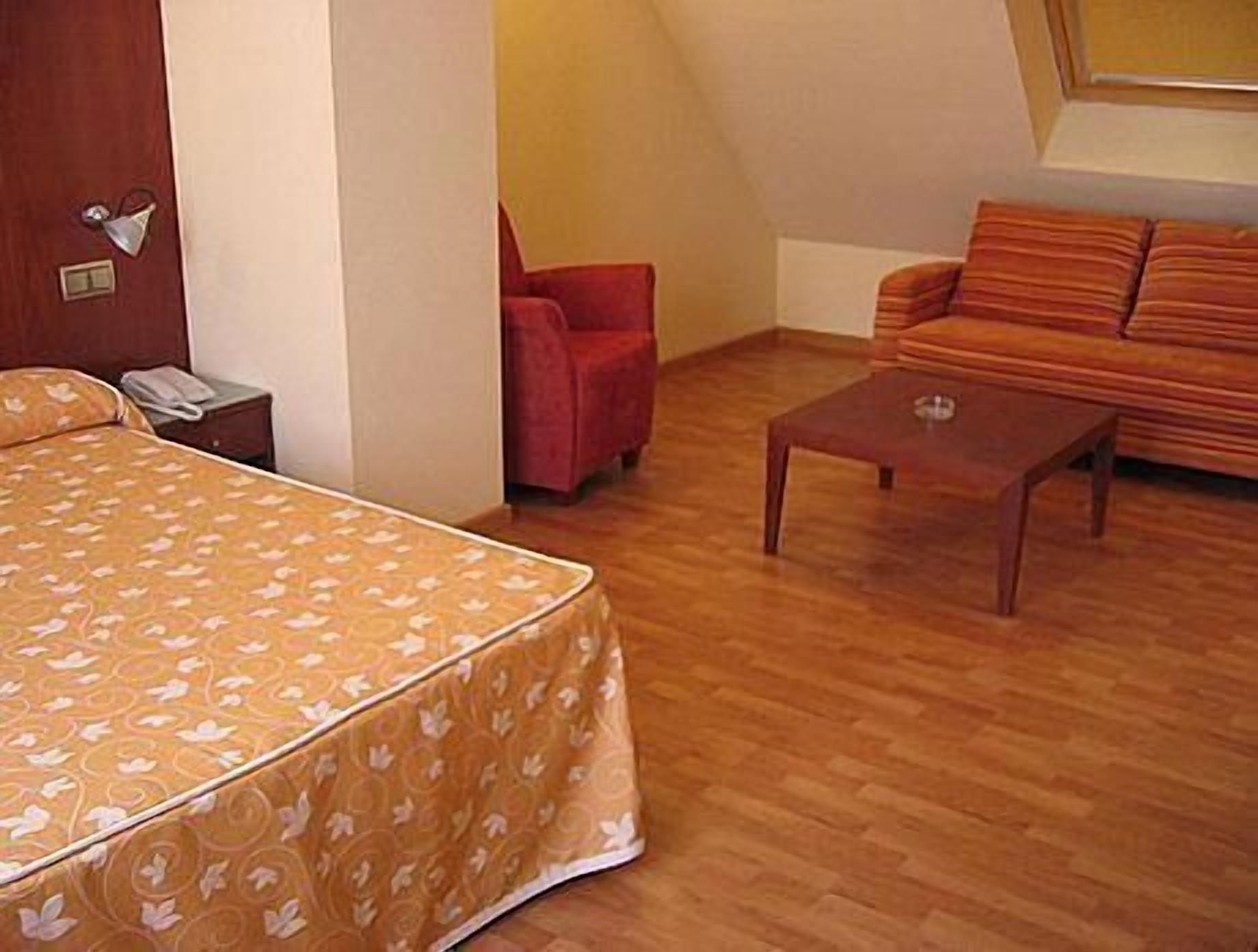 in-room safe, desk, soundproofing, free cots/infant beds