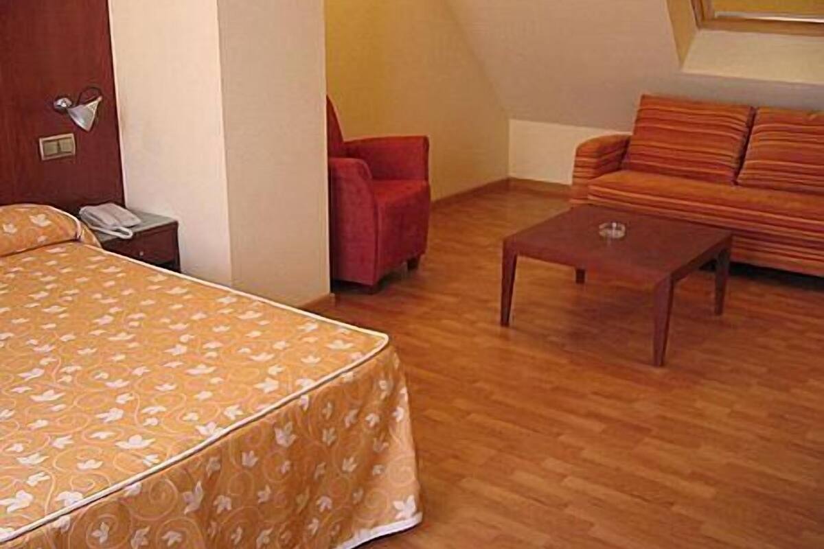 in-room safe, desk, soundproofing, free cots/infant beds