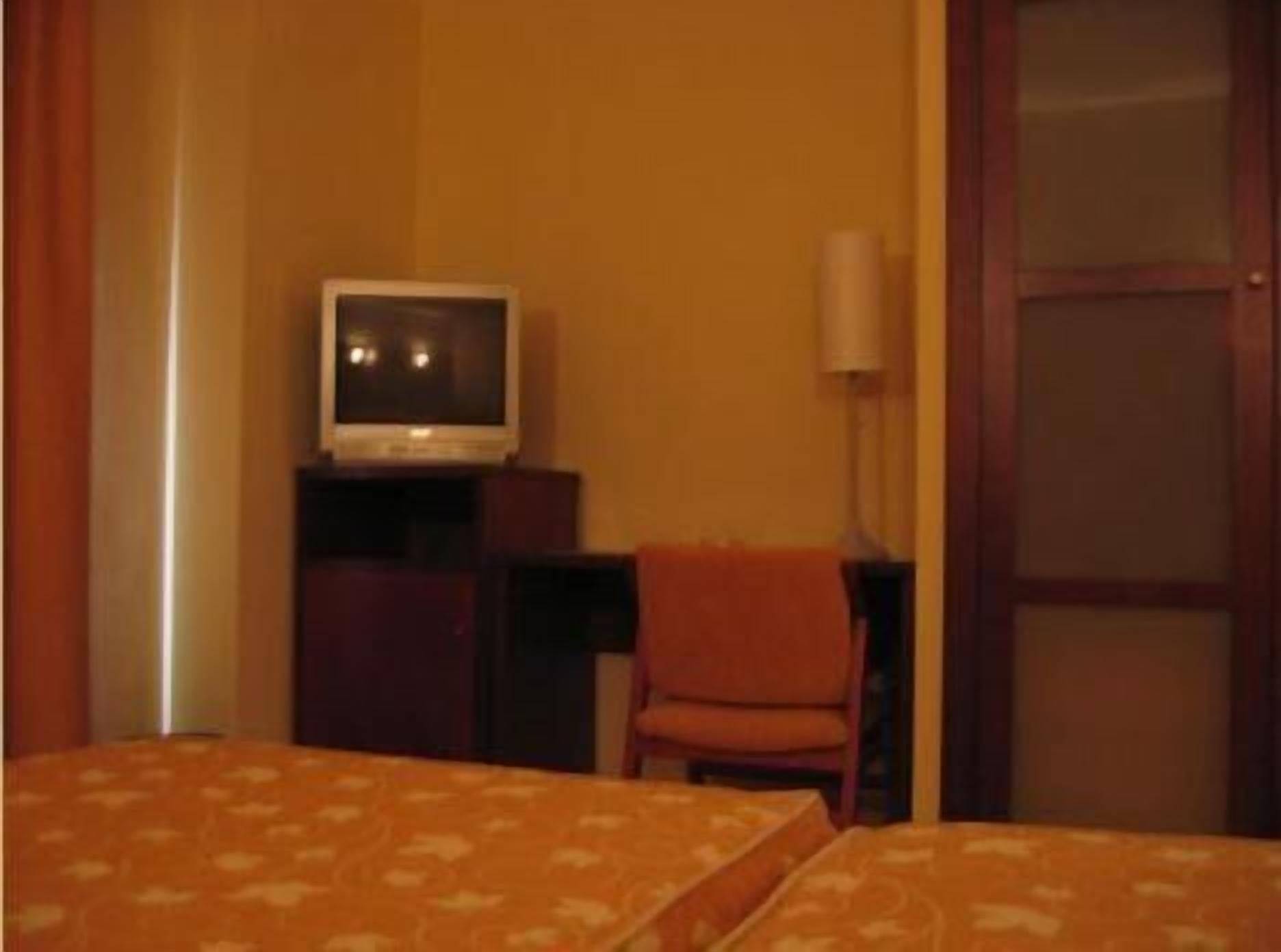 in-room safe, desk, soundproofing, free cots/infant beds