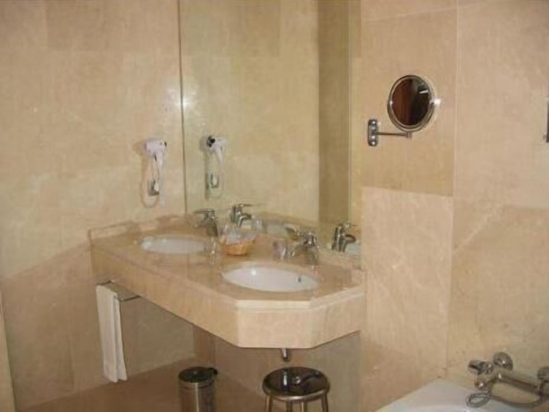 bathtub, free toiletries, hair dryer, towels