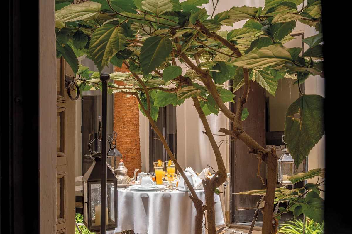 Deluxe Suite (Leale) | 1 bedroom, in-room safe, individually decorated, individually furnished