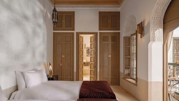 Deluxe kamer, 1 twee- of 2 eenpersoonsbedden | Een kluis op de kamer, individueel gedecoreerd, individueel gemeubileerd