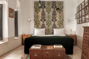 Caja de seguridad en la habitación y decoración personalizada 