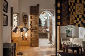 Deluxe Suite (Nefelibata) | 1 bedroom, in-room safe, blackout drapes, iron/ironing board