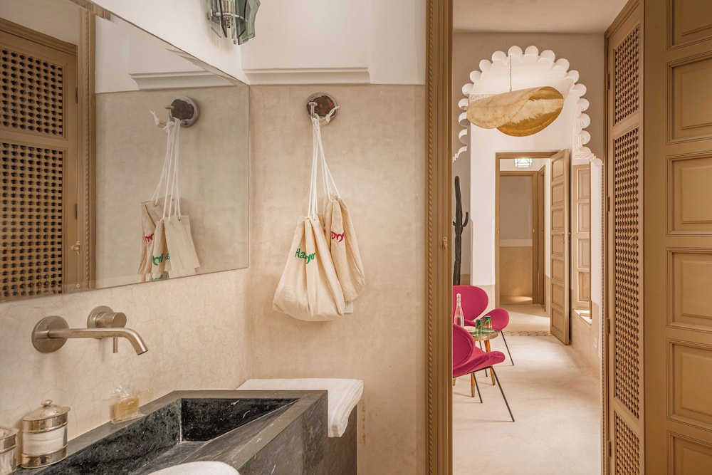 Riad Jaaneman by null