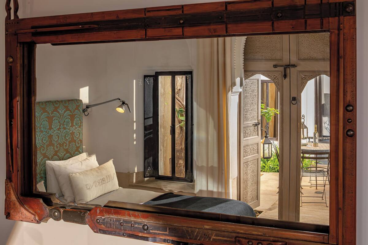 Deluxe Suite (Leale) | 1 bedroom, in-room safe, blackout drapes, iron/ironing board
