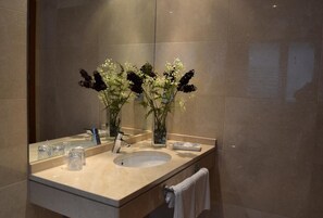 Free toiletries, hair dryer, towels - Hotel Jarama (Zamora)