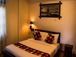 Standard Double Room | In-room safe, desk, soundproofing, free WiFi - Sholay Villa (Galle)