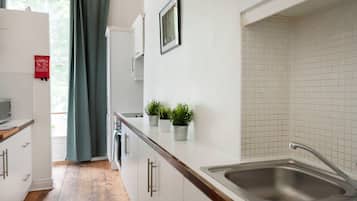 Apartment, 1 Bedroom | Private kitchen | Full-size fridge, microwave, oven, stovetop