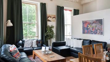 Apartamento, 1 quarto | Sala de estar | TV LCD