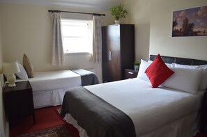 Apartment, 3 Bedrooms | 3 bedrooms, iron/ironing board, free WiFi, bed sheets