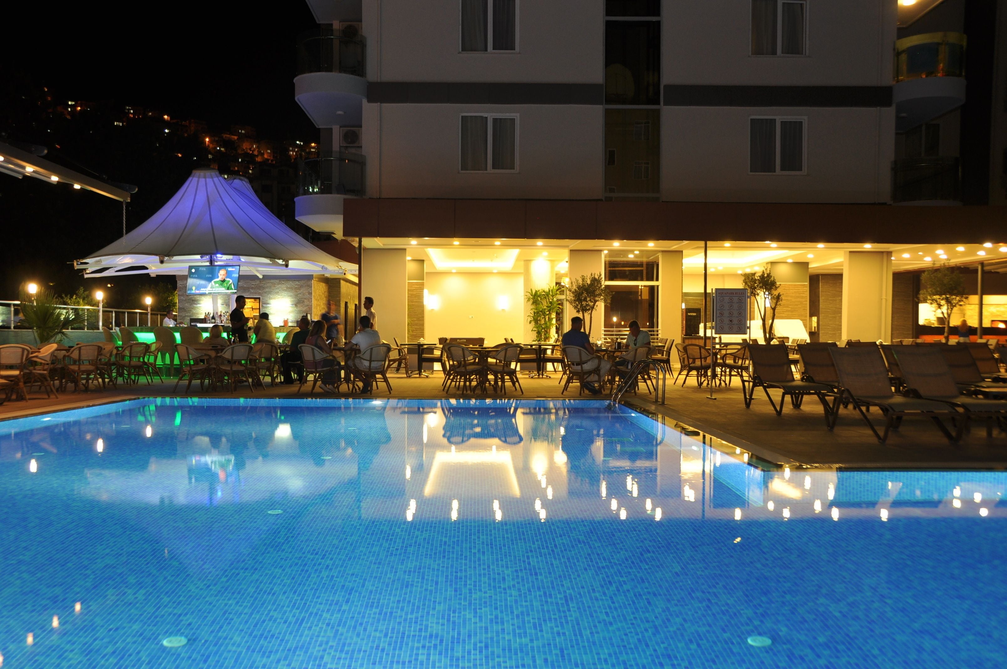 Kolam renang terbuka