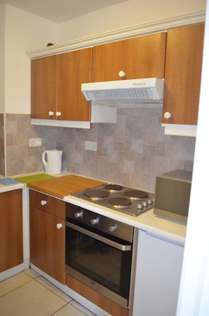 Apartment, 2 Bedrooms | Private kitchen | Full-sized fridge, microwave, oven, stovetop - MetroStays - Christchurch 1 (Dublin)