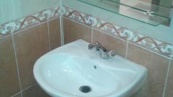 Apartment, 2 Bedrooms | Bathroom sink