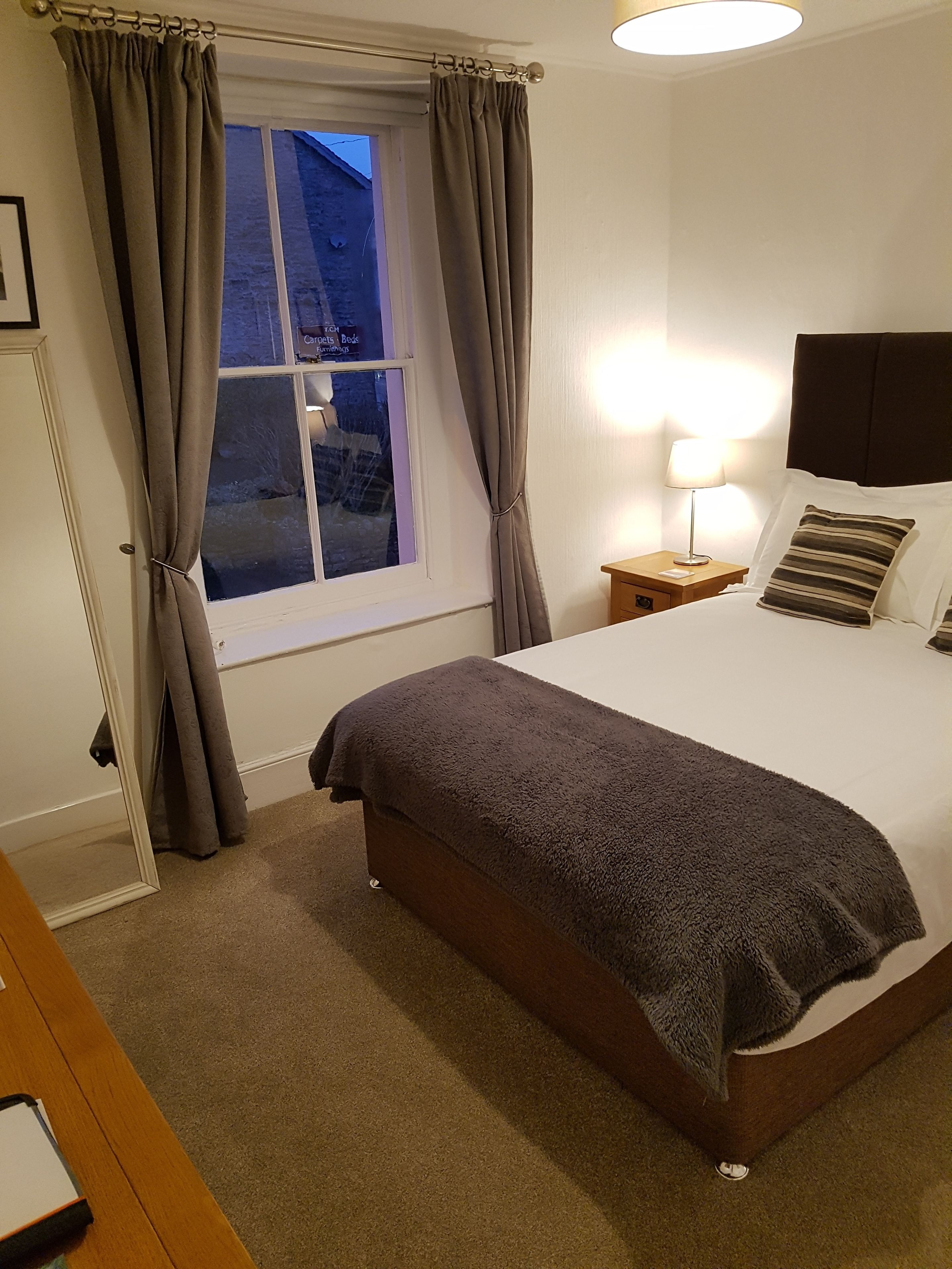 Standard-Doppelzimmer (No Pets) | Bettwäsche aus ägyptischer Baumwolle, Schreibtisch, kostenloses WLAN