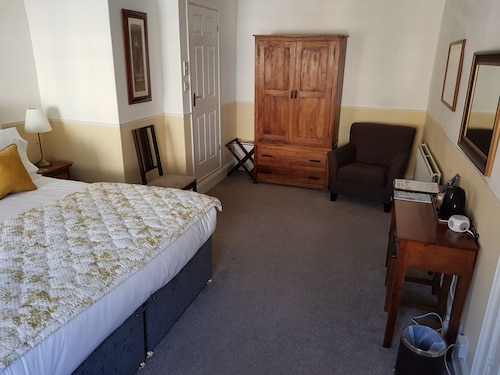 Ty Helyg Guest House