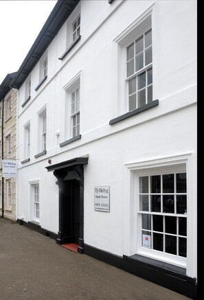 Exterior - Ty Helyg Guest House (Brecon)