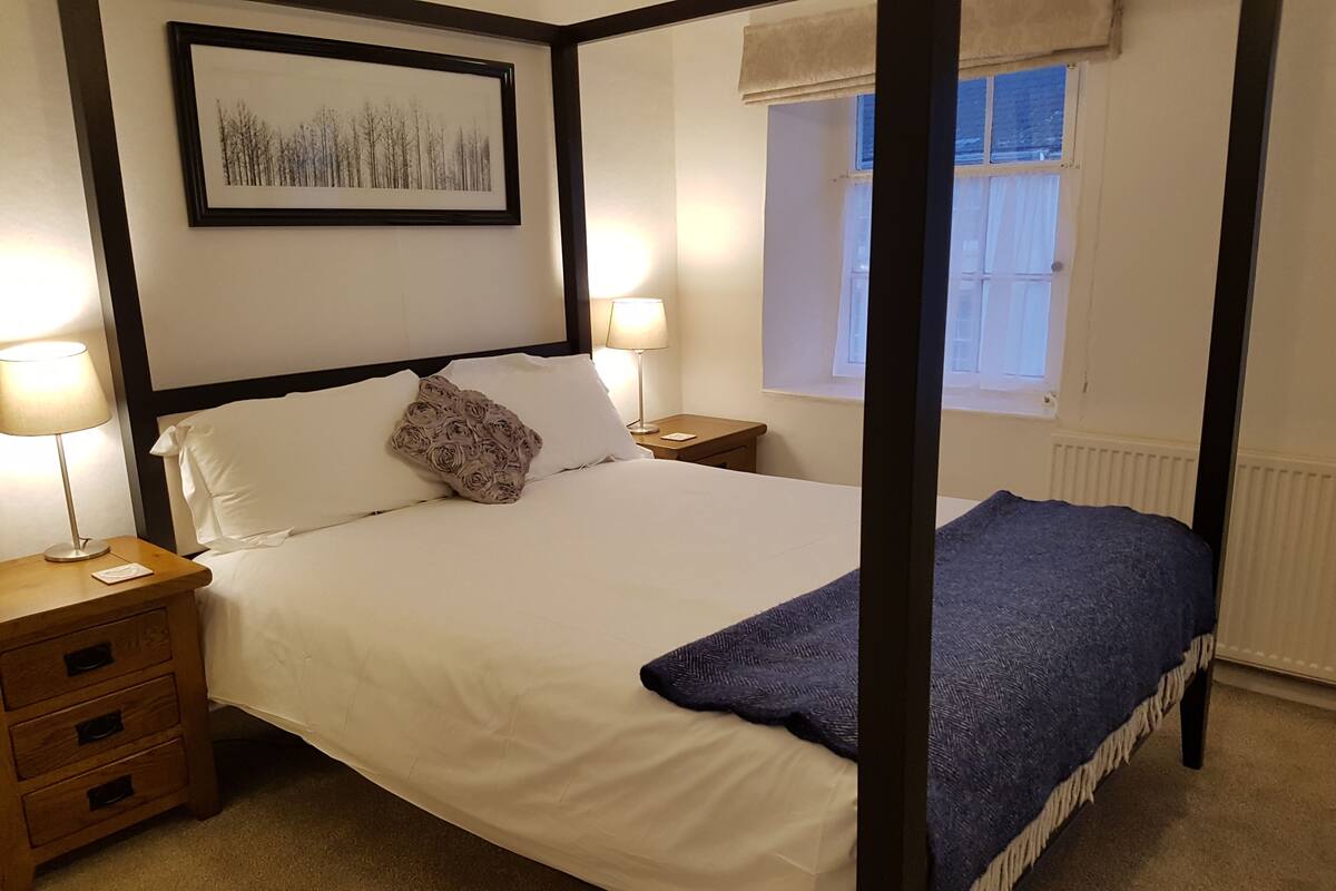 Doppelzimmer (Four Poster - No Pets)