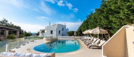 3 outdoor pools, pool umbrellas, pool loungers