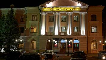 Façade de lâhĂ©bergement - soirĂ©e/nuit