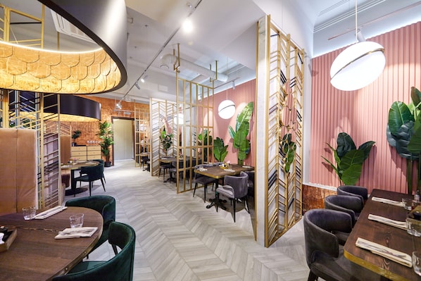 아침 식사, 점심 식사, 저녁 식사 제공, 현지 요리