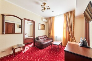 Apartment, 2 Bedrooms | Living room | Plasma TV - Hotel Tsentralnaya (Bryansk)