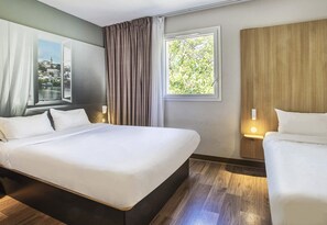 Triple Room, Non Smoking | Desk, soundproofing, free WiFi, bed sheets - B&B HOTEL Angoulème (Champniers)