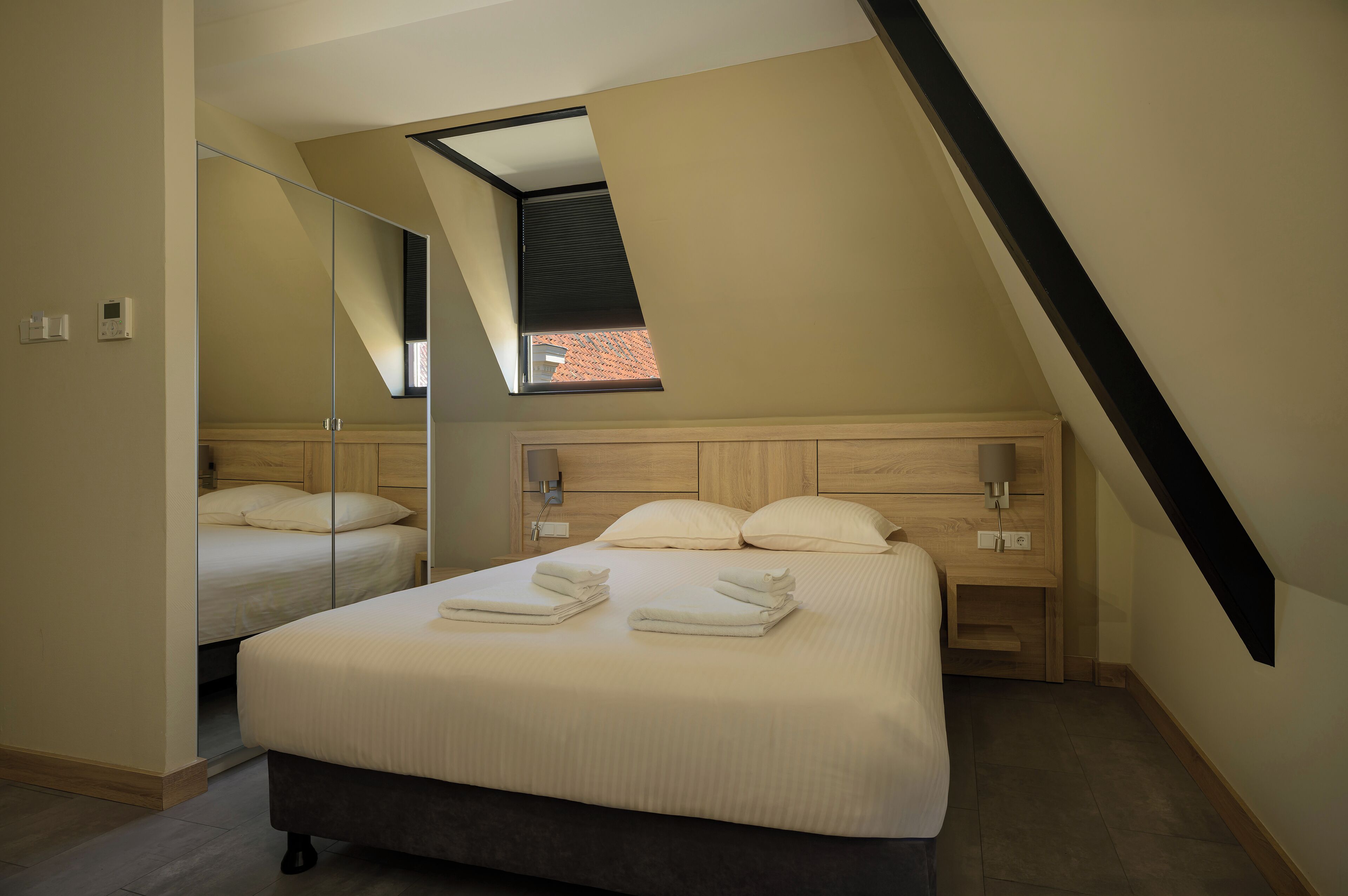 Standaard tweepersoonskamer | Een bureau, gratis wifi, beddengoed