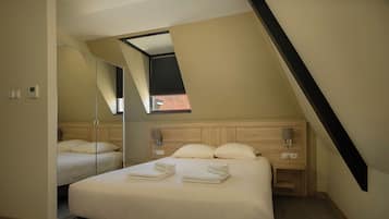 Standaard tweepersoonskamer | Een bureau, gratis wifi, beddengoed