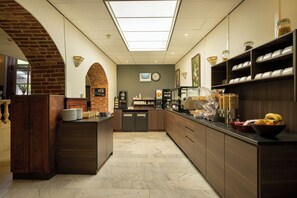 Free daily continental breakfast  - Atlas Hotel Village (Brielle)