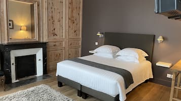 Bureau, rideaux occultants, chambres insonorisées