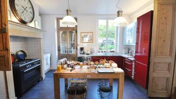 Daily buffet breakfast (EUR 12.00 per person)