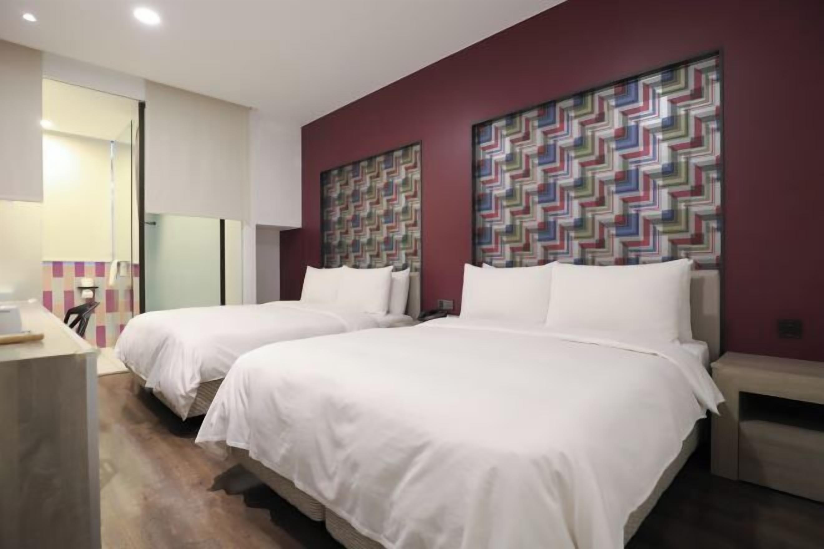 Caja de seguridad en la habitación y escritorio 