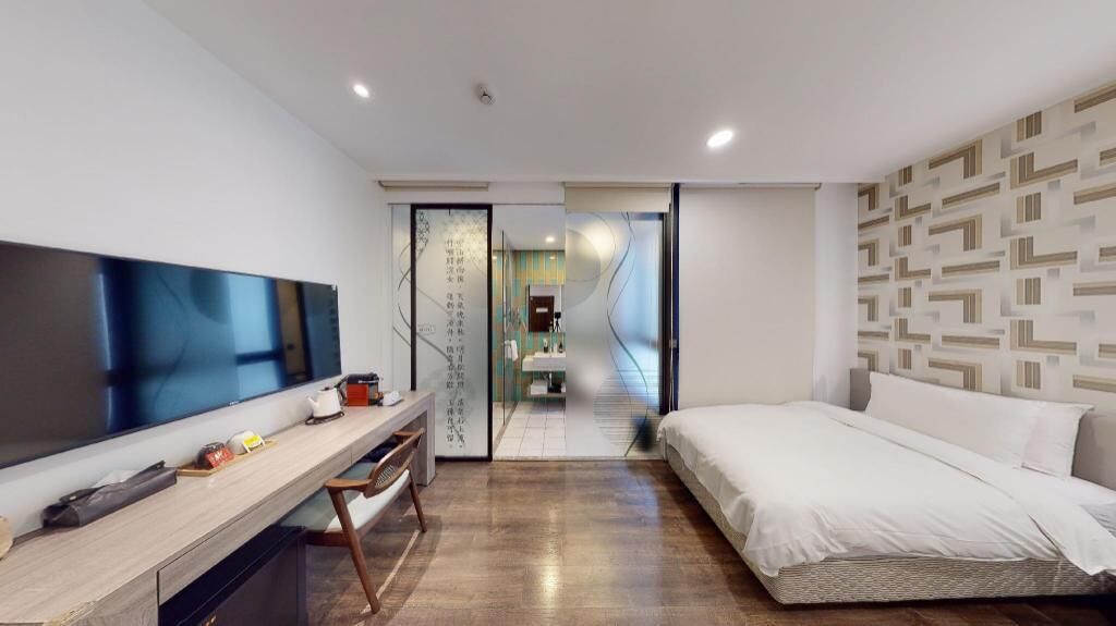 Brankas, meja kerja, ruang kerja ramah laptop, dan kedap suara