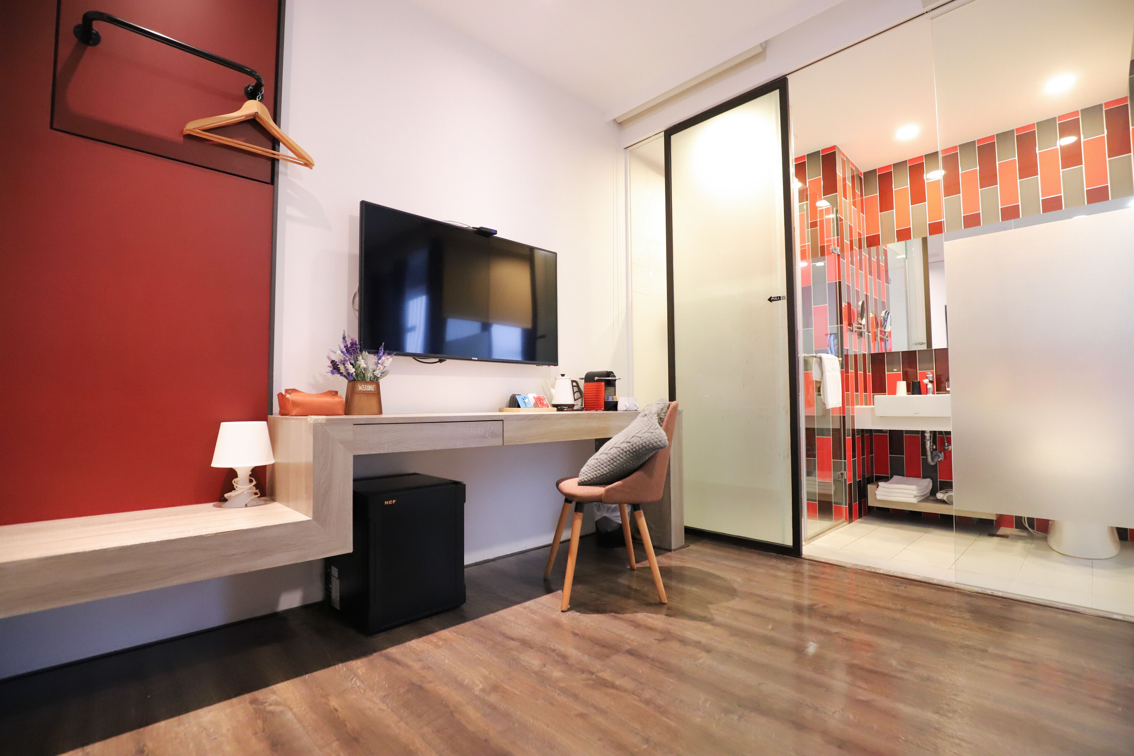 superior double room | 1 bedroom, in-room safe, desk, laptop workspace