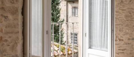 Deluxe Double or Twin Room | Minibar, in-room safe, desk, blackout curtains