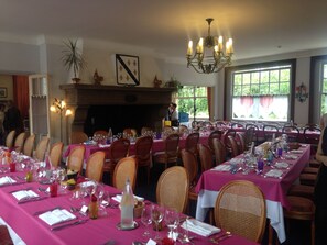 Dinner served - Hotel de la Poste (Mortain-Bocage)