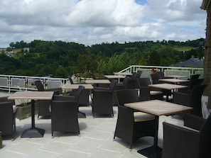 Terrace/patio - Hotel de la Poste (Mortain-Bocage)