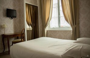 Comfort Double or Twin Room | Individually decorated, desk, cribs/infant beds, rollaway beds - Hotel de la Poste (Mortain-Bocage)